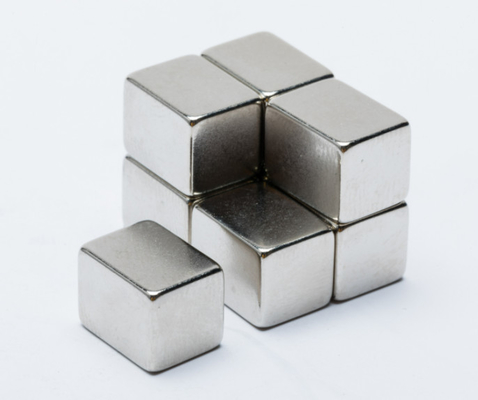 N30-N54強力なブロックの磁石はコーティングのネオジムの注文の磁石をエポキシ樹脂で接着する