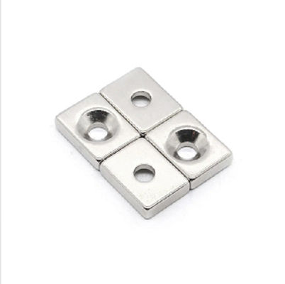 キャビネットの閉鎖のためのN35-N52注文のネオジムの磁石によってさら穴を開けられる穴