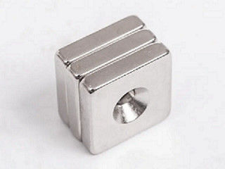 キャビネットの閉鎖のためのN35-N52注文のネオジムの磁石によってさら穴を開けられる穴