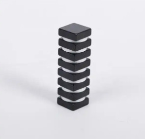 黒いN52ネオジムのブロックの磁石の製造業者は上塗を施してあるエポキシ樹脂で接着する