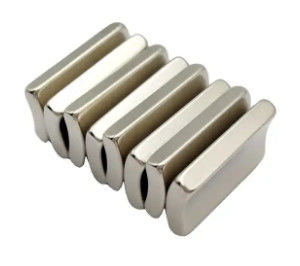 ネオジム鉄Bの希土類モーター磁石、NiCuNiのコーティング アークは磁石を形づけた