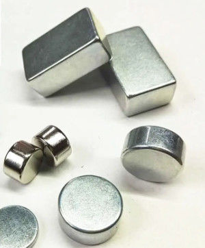 Hcj 12-30 KOe を備えたカスタマイズされた N35-N52 ブロック NdFeB 磁石