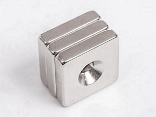 キャビネットの閉鎖のためのN35-N52注文のネオジムの磁石によってさら穴を開けられる穴